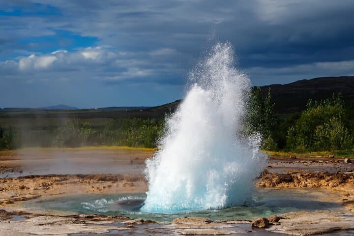 Golden Circle Private Tour from Reykjavík: Gullfoss, Geysir & Thingvellir in One Day photo 2