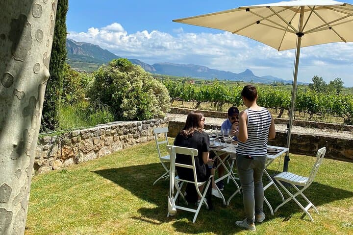Real Rioja Explore: Private Full-Day Wine Tour to Laguardia & Marqués de Riscal
