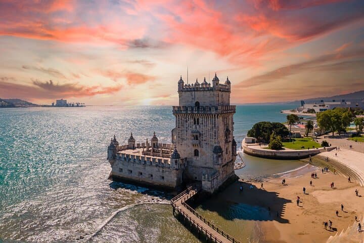 360 Lisbon Helicopter, Tagus Cruise & Old Town Walking Tour photo 5