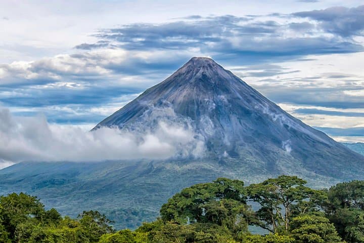 Arenal Volcano Day Trip with Ecotermales Hot Springs from San José photo 1