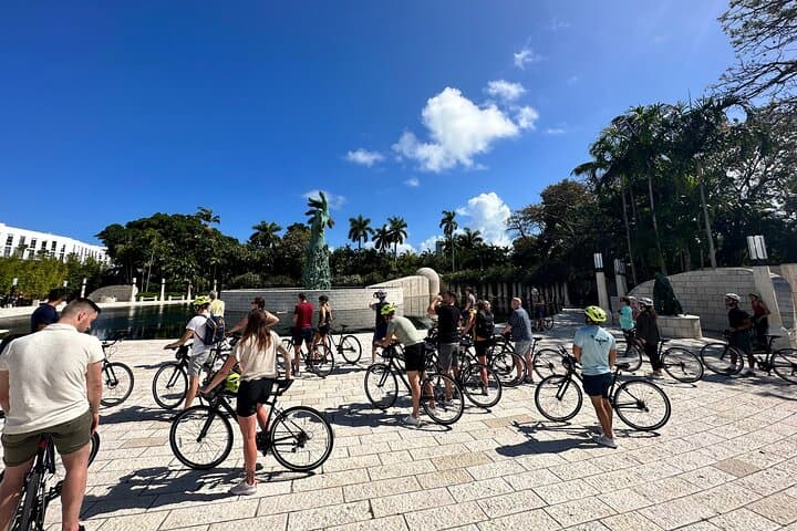 Miami Beach Bike Rentals: Self-Guided Ride Along Ocean Drive and South Pointe photo 3