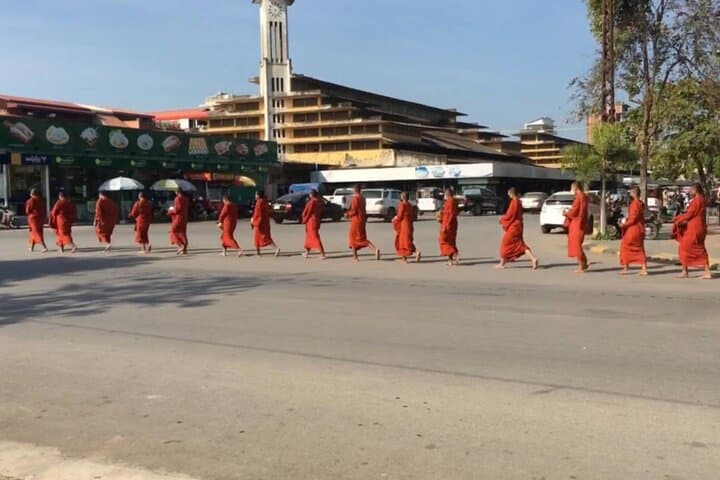 Battambang History Walking Tour: Colonial Streets, Khmer Rouge Sites & Local Culture