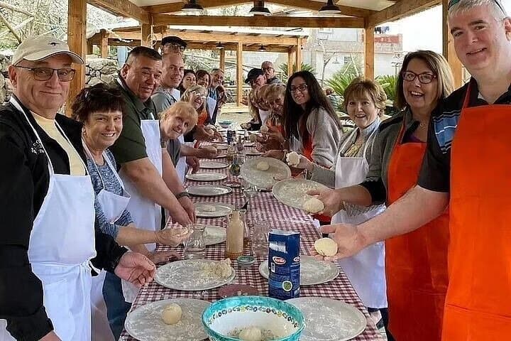Hands-On Pizza Class in Sorrento Hills with Wine & Limoncello photo 3