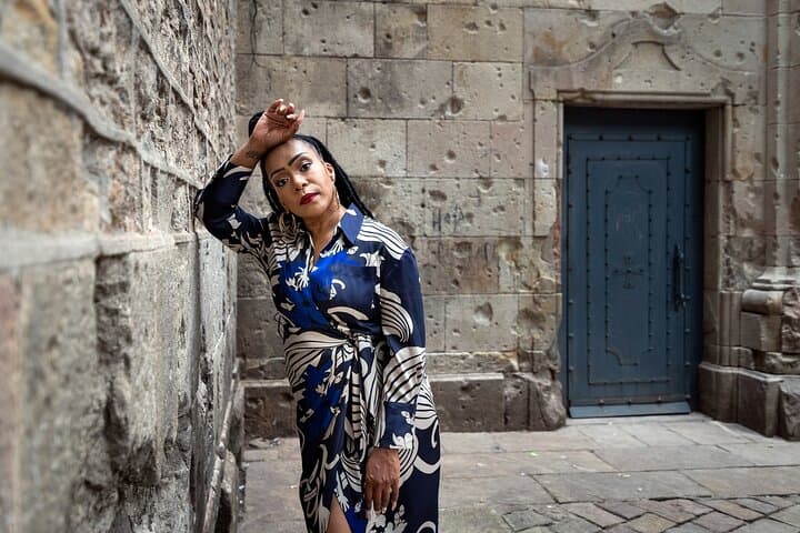 Portrait Walk in Barcelona’s Gothic Quarter — Professional Portrait Session in the Old City photo 3