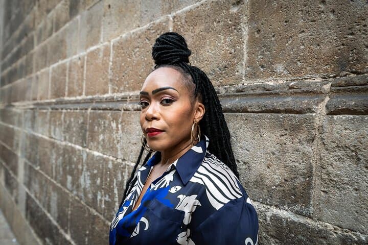 Portrait Walk in Barcelona’s Gothic Quarter — Professional Portrait Session in the Old City photo 1