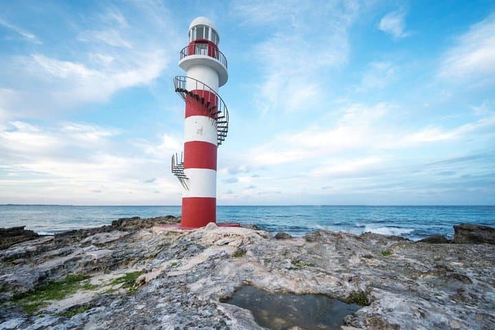 Private Couples' Walking Tour of Cancún: Mercado 28, Hotel Zone & Punta Lighthouse photo 3