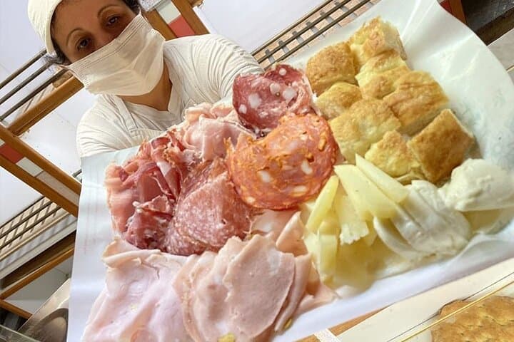 Florence Food and Wine Walking Tour: Private Tastings in Sant'Ambrogio photo 2