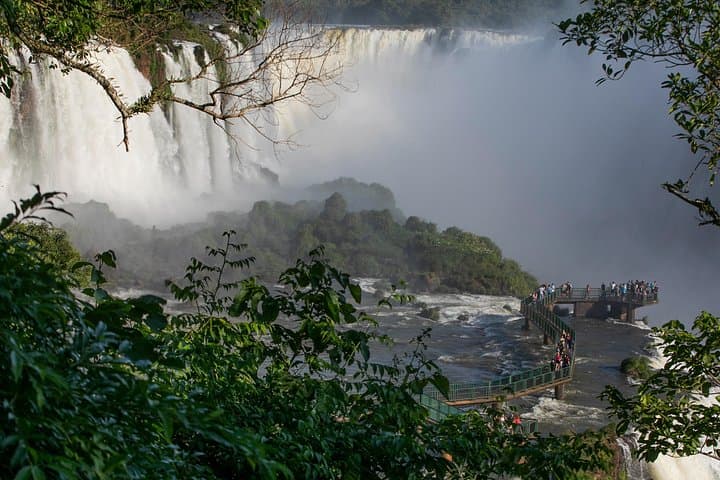 Iguassu Falls Private 4-Day Tour: Brazilian & Argentine Sides + Bird Park