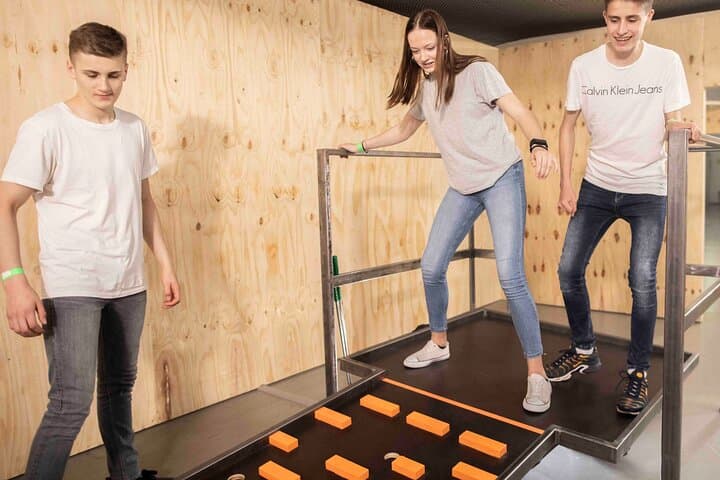 Blacklight Adventure Minigolf in Berlin — Interactive Mini Golf Experience photo 3