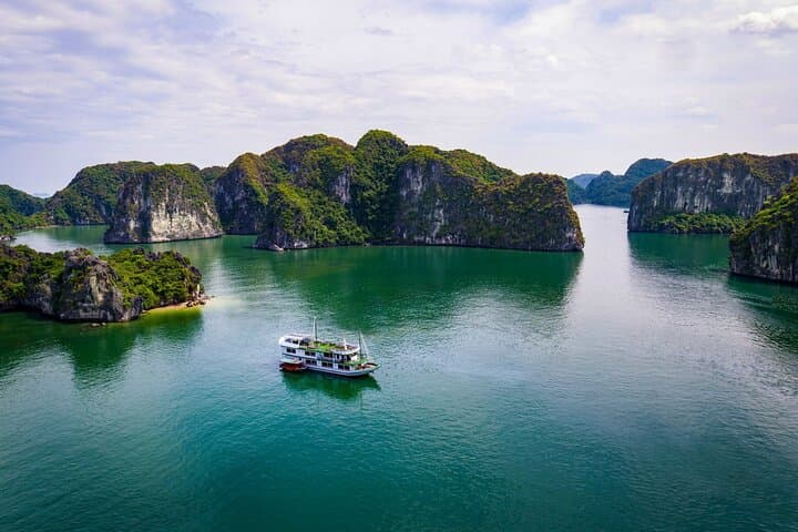 3-Day Lan Ha Bay Cruise and Ninh Binh Small-Group Tour from Hanoi photo 2