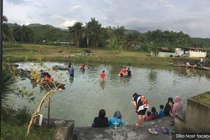Broga & Semenyih Countryside Day Tour: Hot Springs, Broga Temple, Fresh-Fish Eats & Satay Kajang photo 2