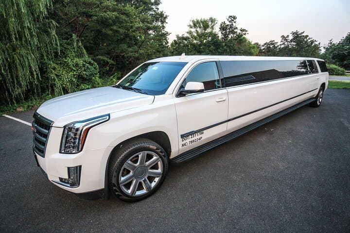 Washington DC Moonlight Tour: Private Nighttime Monuments Limousine Experience