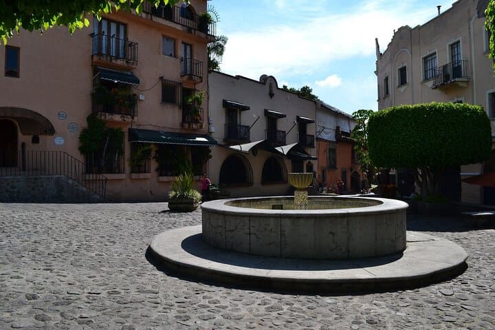 Private Transfer Mexico City to Acapulco with 2-Hour Cuernavaca Stop
