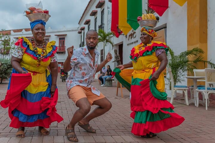 Private Colonial Cartagena Walking Tour: San Felipe Fortress, Getsemaní & Emerald Museum photo 4