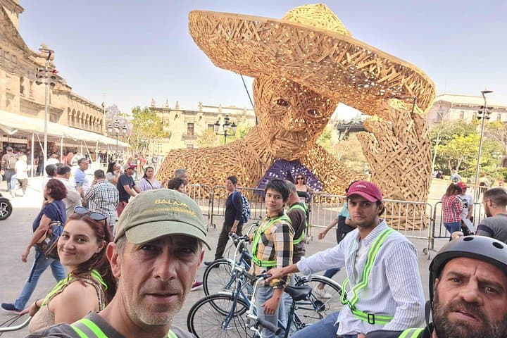 3-Hour Guadalajara Bike and Food Tour — Markets, Barragán Architecture & Local Eats photo 3