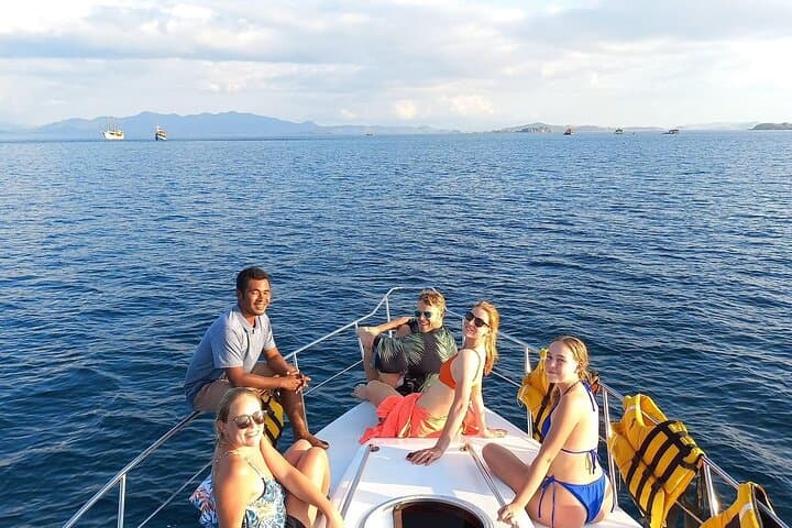 Full-Day Komodo Island Boat Trip — Padar, Pink Beach & Manta Point