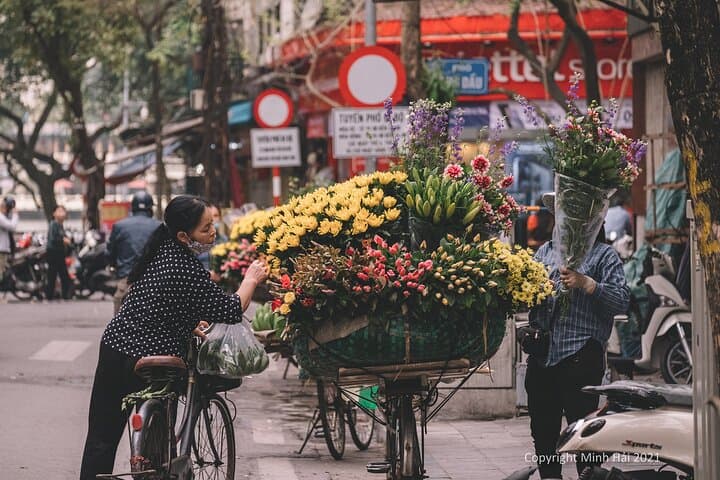 Good Morning Hanoi Private Motorbike Tour: Dawn Markets, Train Street & Hoan Kiem photo 4