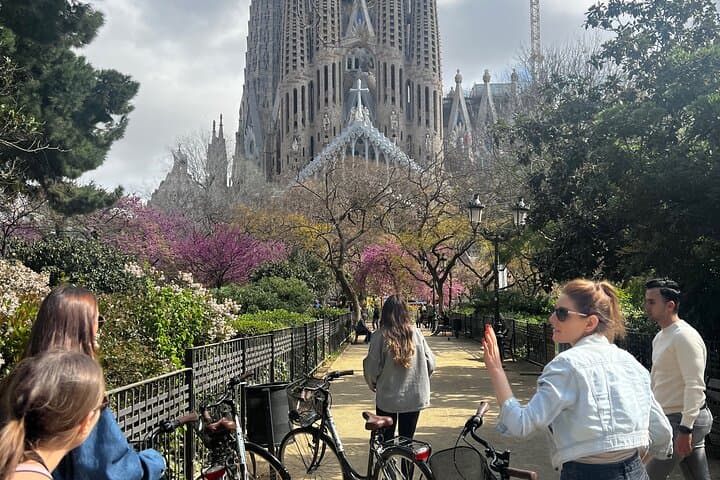 Barcelona Panoramic E-Scooter and E-Bike Tour — Coastal Sights, Gothic Streets & Sagrada in 1–2 Hours photo 2