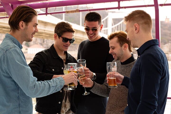 Unlimited Booze Cruise on the Danube: 60-Minute Evening Sightseeing in Downtown Budapest