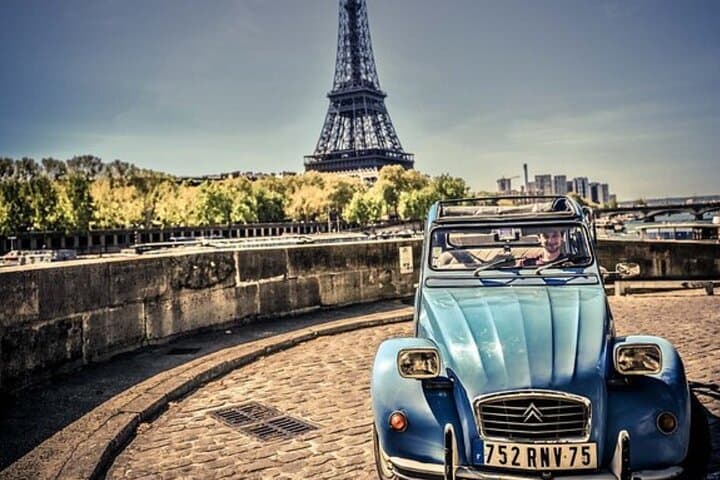 Private 2-Hour Paris Tour in a Vintage 2CV — Hidden Gems & Photo Stops photo 6