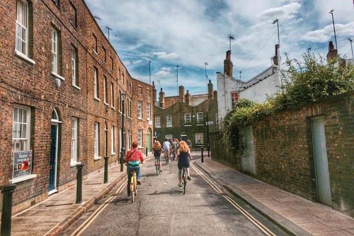 City & Secrets Bike Tour — Discover London's Hidden Gems on Two Wheels photo 4