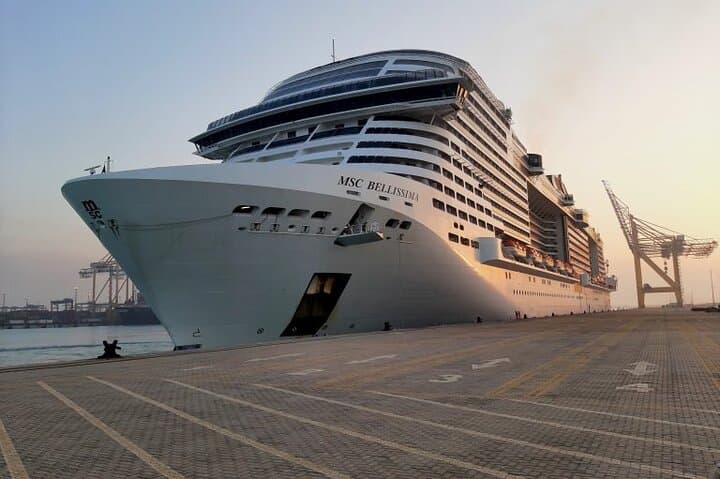 Jeddah Historical Tour from Jeddah Port — Al-Balad, Tayebat Museum & Corniche Drive photo 2