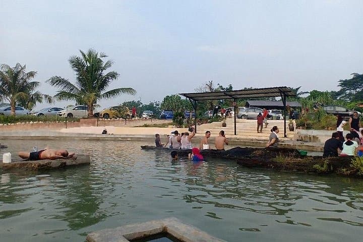 Broga Day Tour: Hot Springs, Broga Sak Dato Temple & Satay Kajang Food Experience photo 4