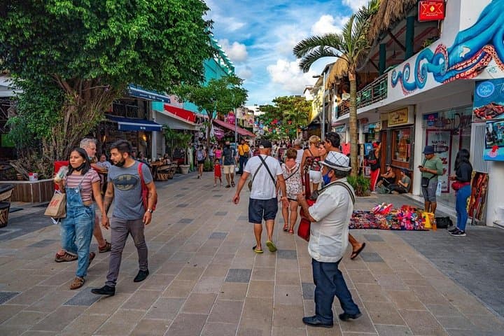 Private Couples' Walking Tour of Cancún: Mercado 28, Hotel Zone & Punta Lighthouse photo 4