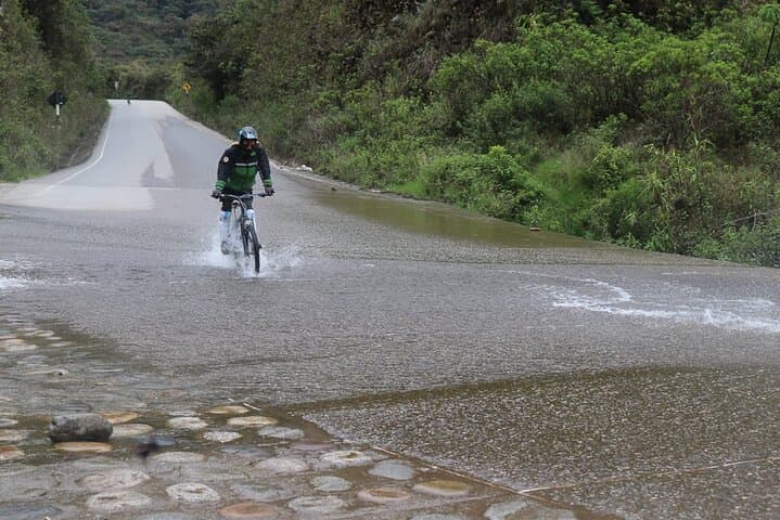 Classic Inca Jungle Trek 4-Day from Cusco — Bike, Hike & Machu Picchu by Train photo 4