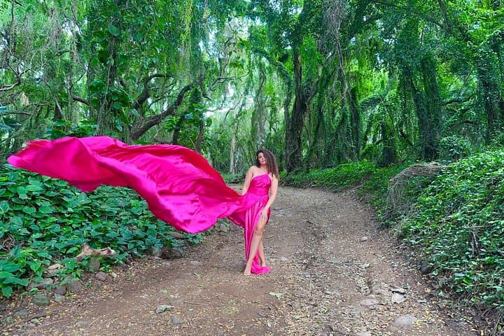 Maui Flying Dress Photoshoot: Iconic Beach Portrait Experience photo 4