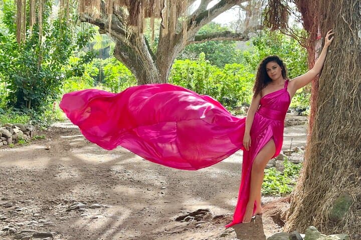 Maui Flying Dress Photoshoot: Iconic Beach Portrait Experience photo 6