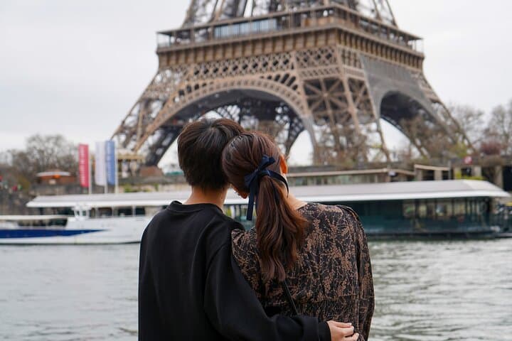 Private Eiffel Tower Photo Session at Trocadéro — Professional Photographer in Paris photo 5