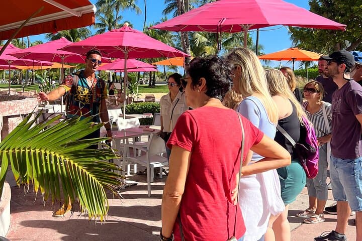 Miami Beach Art Deco Walking Tour: Versace Mansion & South Beach History