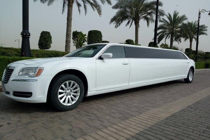 Dubai 1-Hour Limousine Experience — Private City Ride with Driver