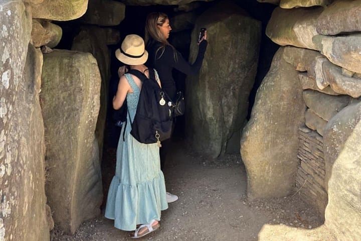 Stonehenge and Avebury Day Trip from London: Explore Neolithic Stone Circles & West Kennet photo 6