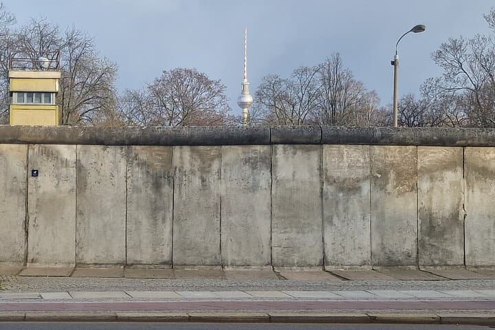 Walking the Berlin Wall: 3-Hour Historical Walking Tour photo 2