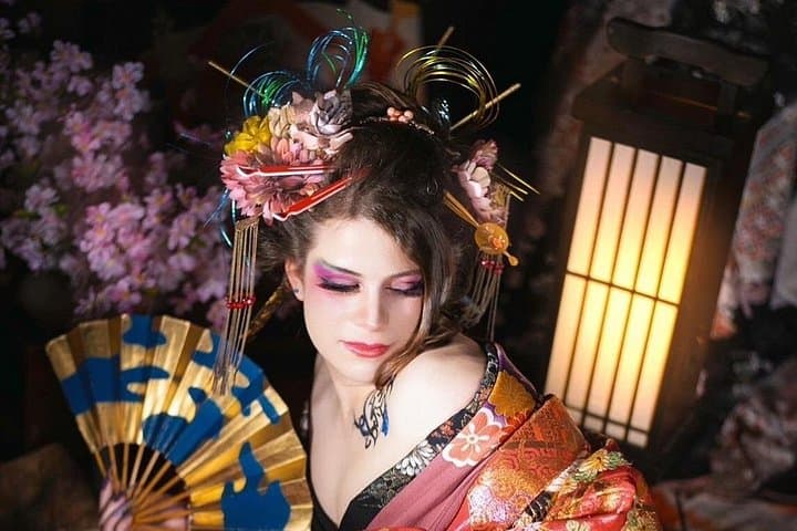 Oiran Makeover and Photoshoot in Niigata: Private Traditional Costume Experience photo 3