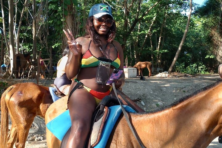 Dunn's River Falls & Blue Hole Combo: Horseback Ride, Climb and Swim in Ocho Rios