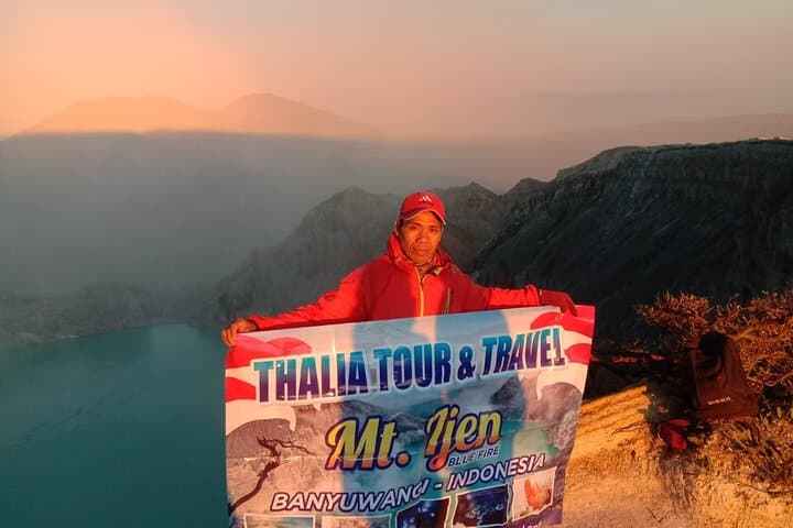 Ijen Blue Flame Sunrise Hike: Kawah Ijen Crater Guide photo 4
