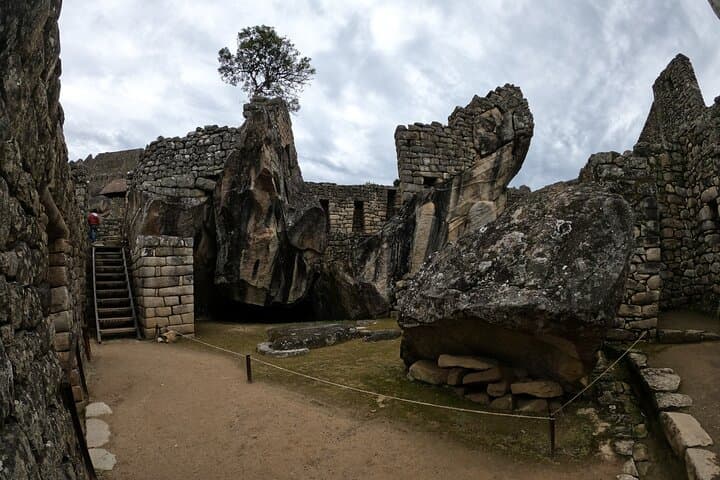 2-Day Machu Picchu and Vinicunca (Rainbow Mountain) Tour from Cusco photo 4