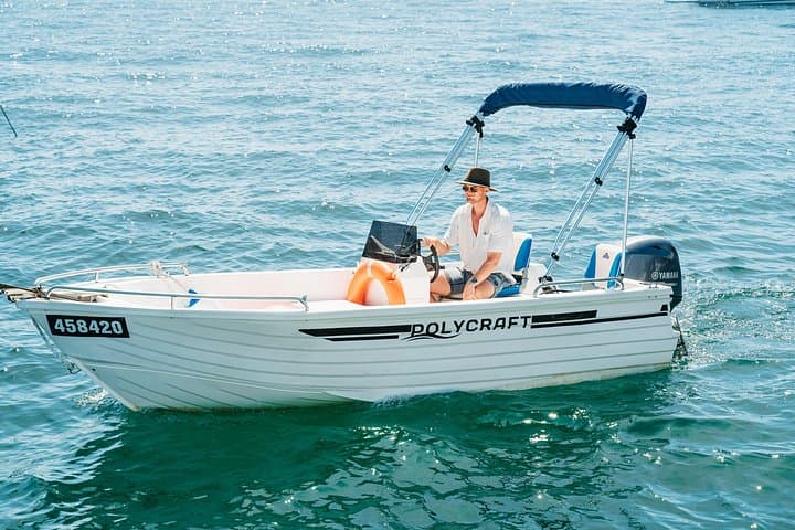 Self-Drive Boat Hire in Sydney Harbour — Explore Opera House, Secluded Beaches & Shark Island photo 1