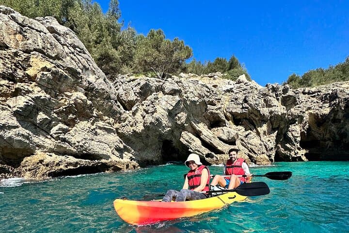 Sesimbra Kayak Adventure: Paddle Caves & Cliffs in Arrábida Natural Park