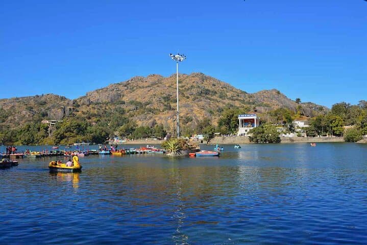 Udaipur to Mount Abu: 5-Day Private Car Tour of Lakes, Temples & Hill Station photo 4