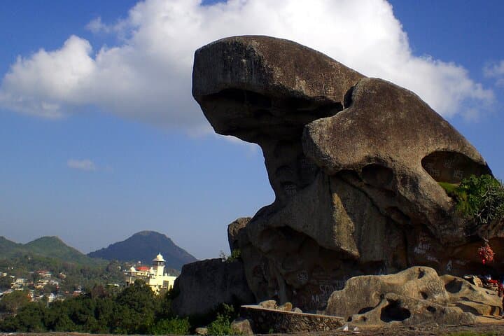 Udaipur to Mount Abu: 5-Day Private Car Tour of Lakes, Temples & Hill Station photo 3