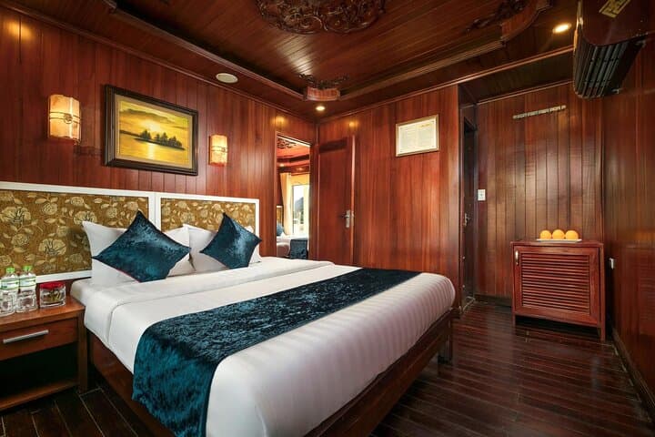 Halong Bay 2-Day Luxury Overnight Cruise: Sung Sot, Titop & Kayaking photo 4