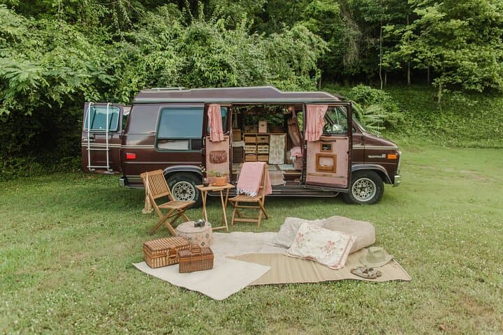 Nashville Song Van: Custom Songs On the Spot for Parties