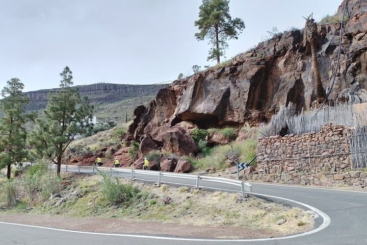 Maspalomas to Ayagaures: 3-Hour E‑Bike Mountain Tour with Cave Tapas photo 4