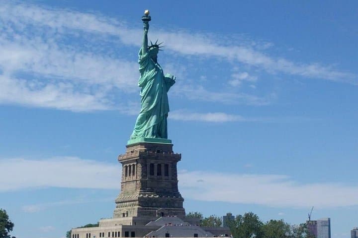 Private Sail Around NYC and the Statue of Liberty: Luxury Harbor Charter photo 4