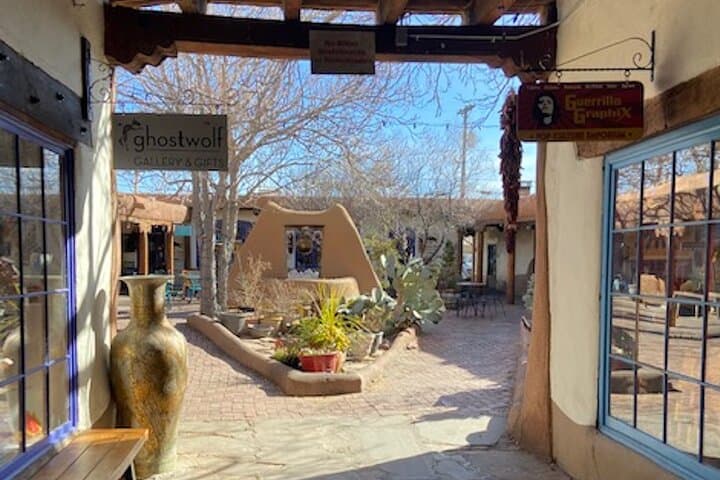 Old Town Albuquerque Self-Guided Walking Tour App — Historic Audio Guide photo 3