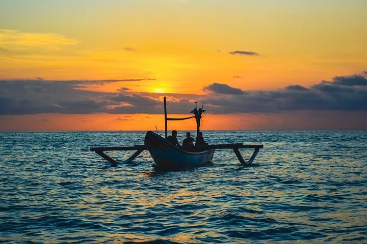 Bali Sunset Dinner Cruise on a Traditional Jukung — Jimbaran Bay Evening Seafood Experience